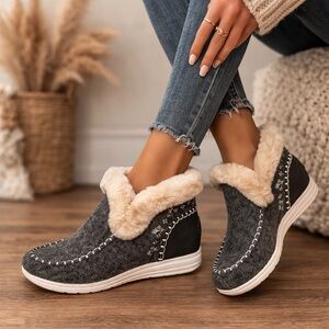 Cozy Gray Fur-Lined Slippers 04-0160